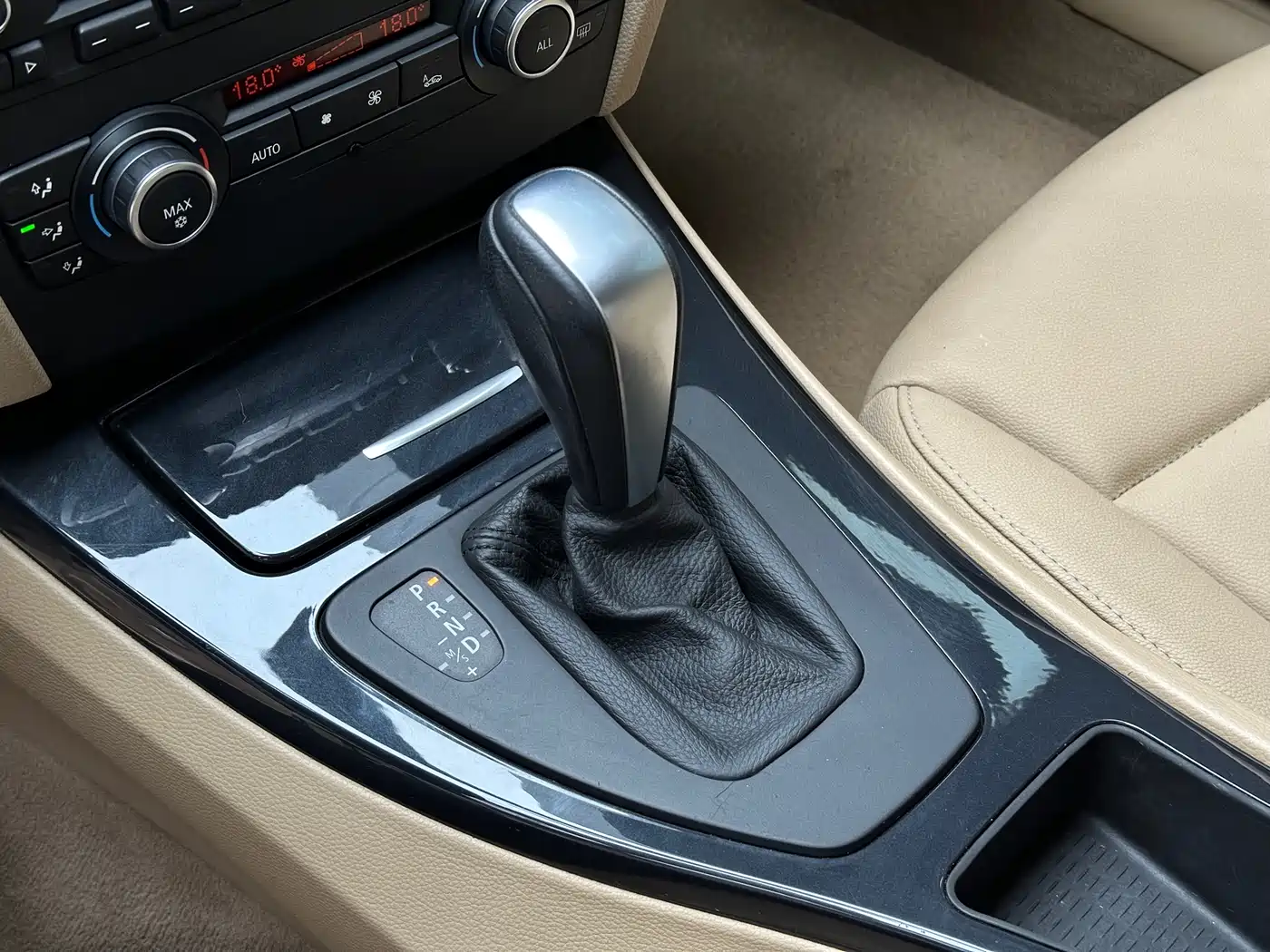BMW 3 Series (Import) 2012 318i Leading фото 6