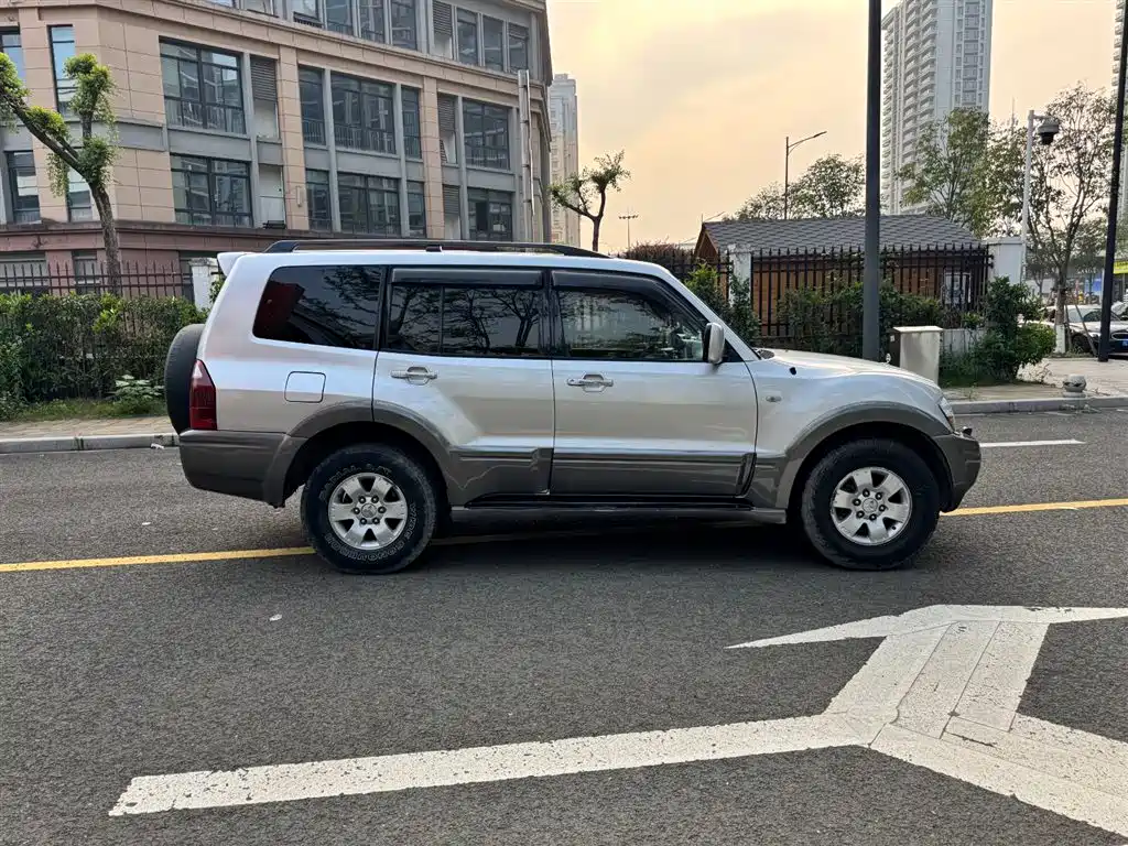 Mitsubishi Pajero 2006 Model 3.0L AT GLX фото 7