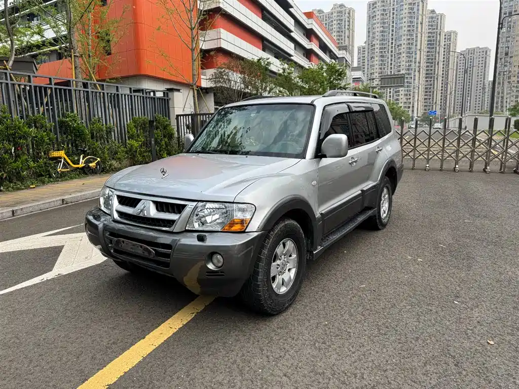 Mitsubishi Pajero 2006 Model 3.0L AT GLX фото 2