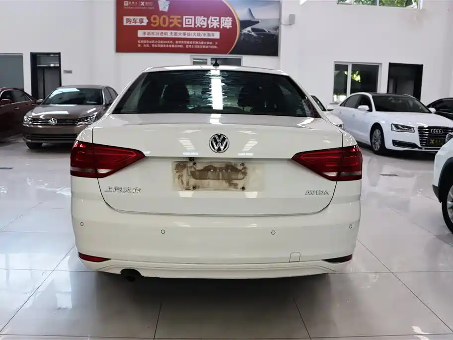 Volkswagen Lavida 2017 1.6L Manual Trend Edition фото 8