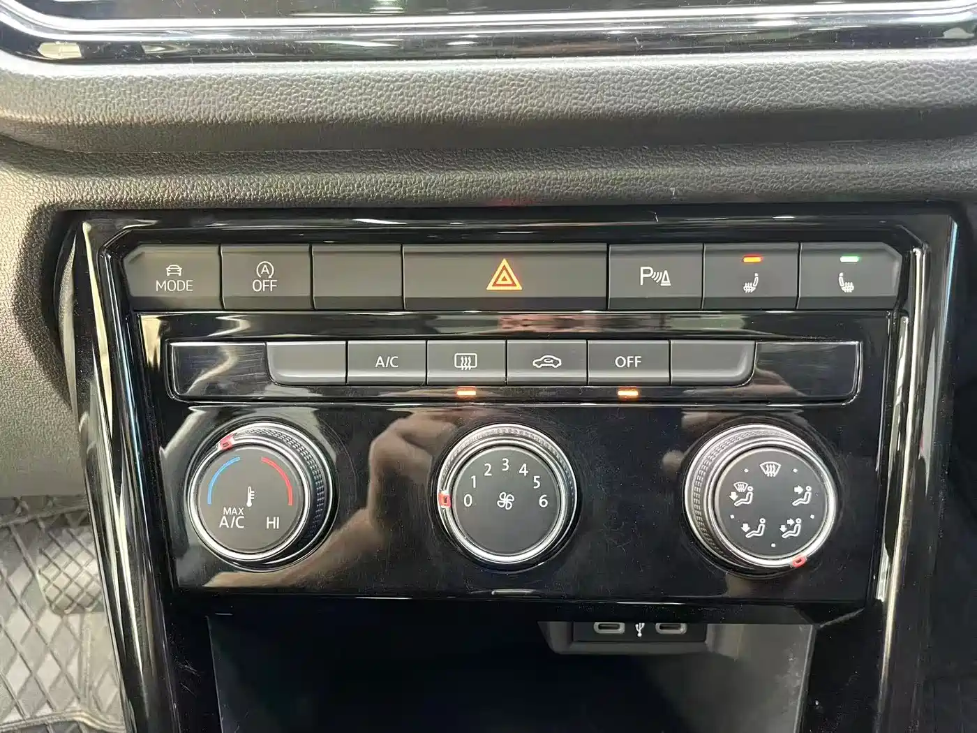 Volkswagen T-ROC 2022 280TSI DSG 2WD Comfort PLUS фото 12