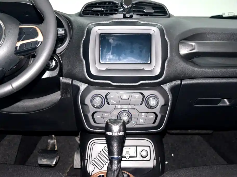 Фото 11 - Jeep Renegade