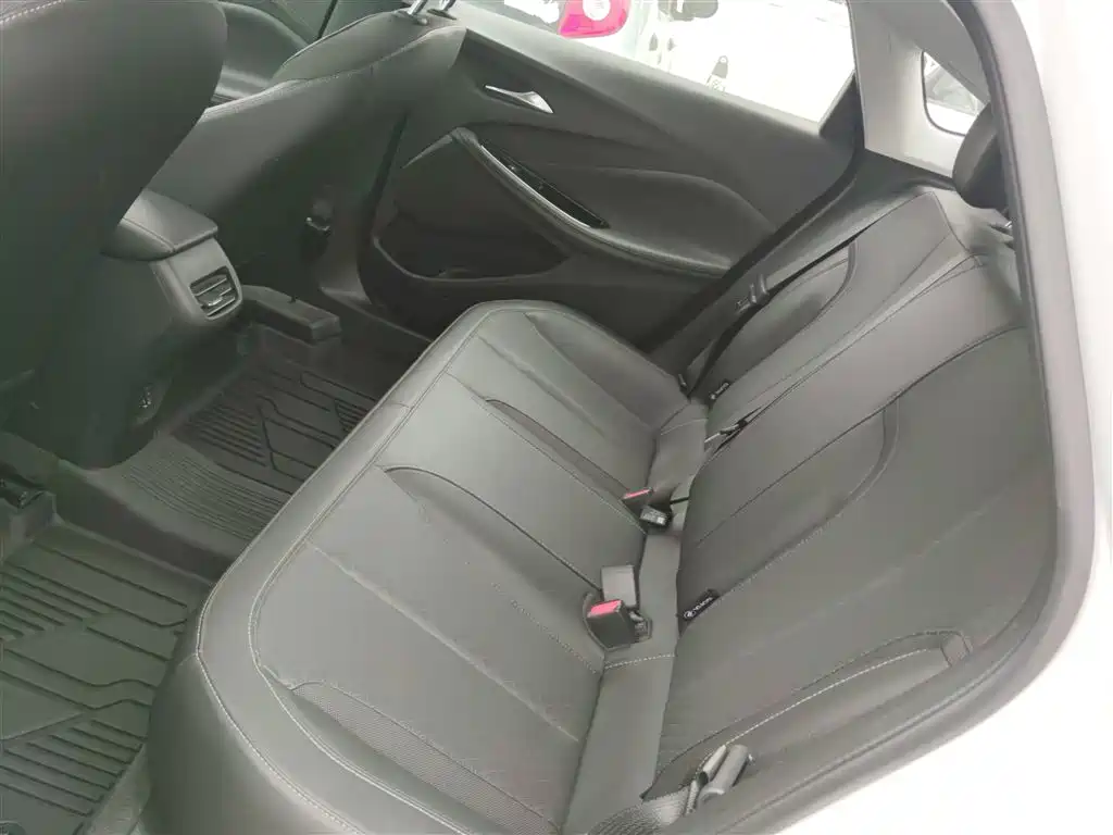 Photo 13 - Buick Verano