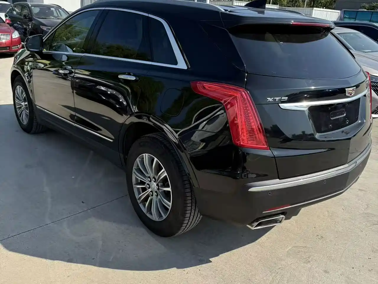 Photo 9 - Cadillac XT5