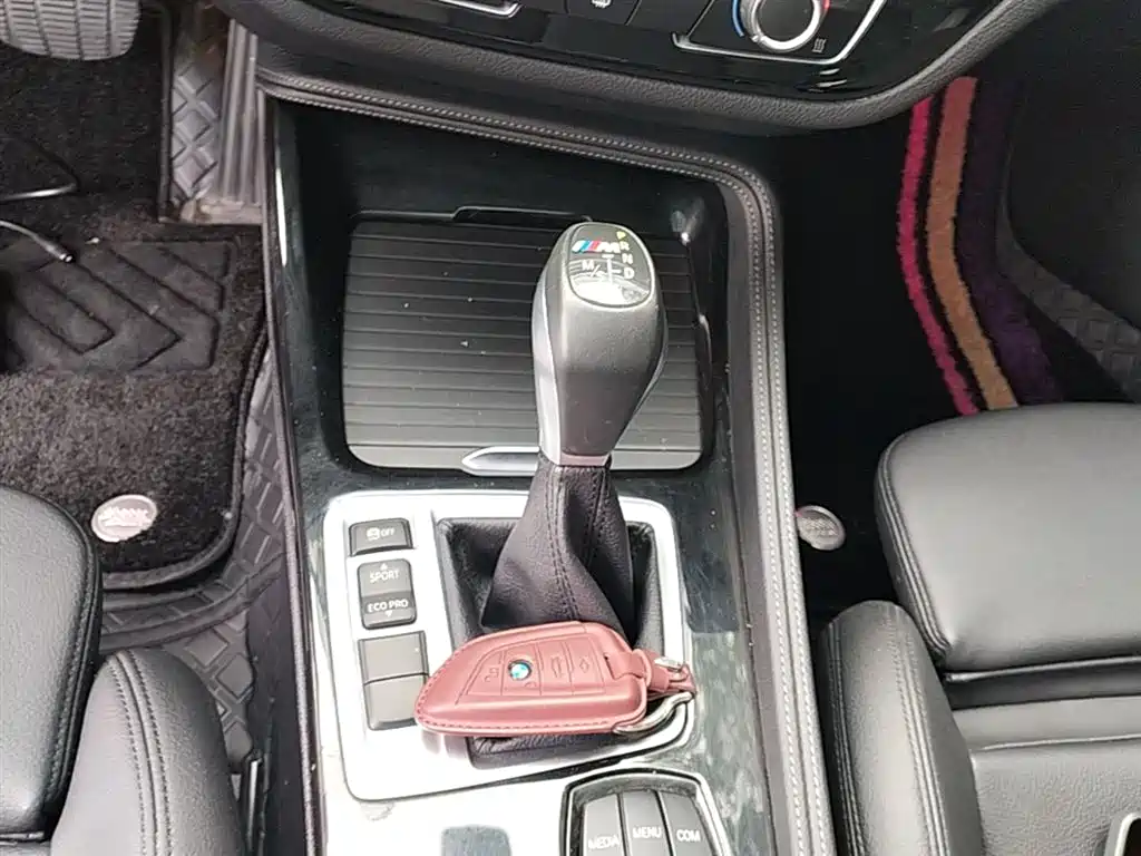 BMW 1 Series 2018 118i Sport Edition фото 14