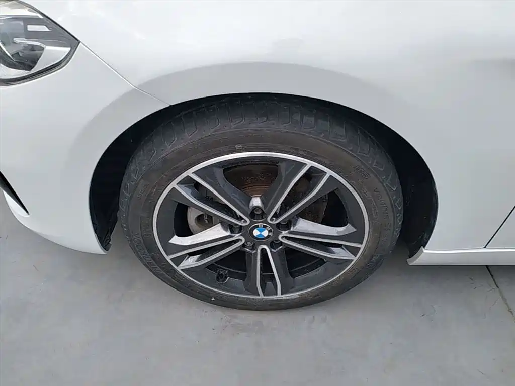 BMW 1 Series 2018 118i Sport Edition фото 23