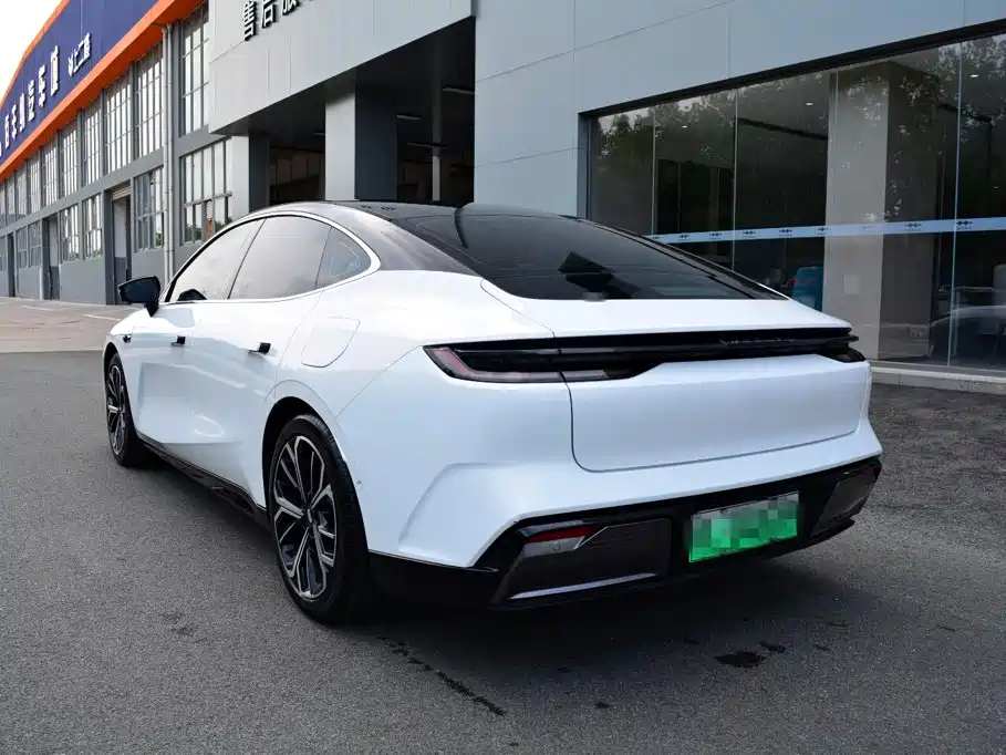 2025 Geely Galaxy Galaxy E8