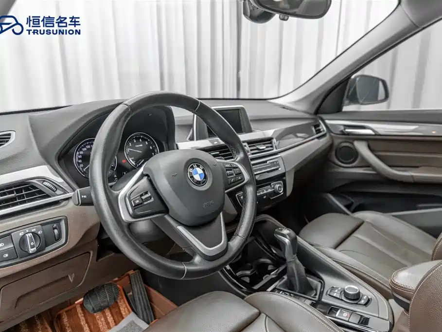 BMW X1 2019 sDrive18Li Premium Model фото 12