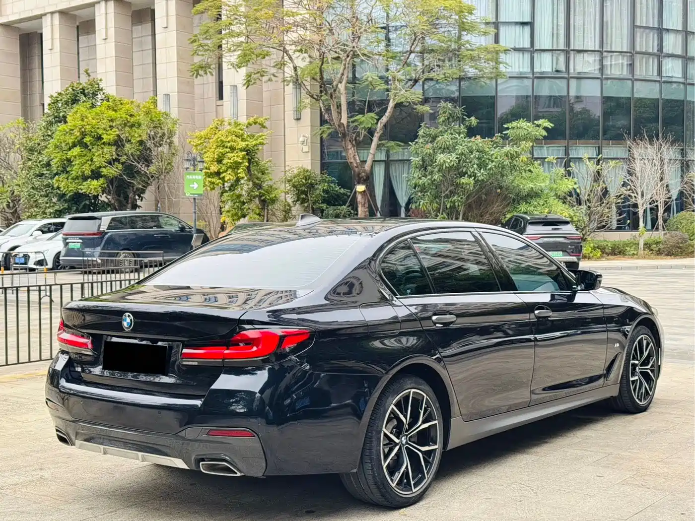 BMW 5 Series 2021 530Li Premium M Sport Package фото 4