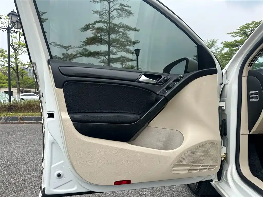 Volkswagen Golf 2012 1.6 Automatic Comfort Type фото 4