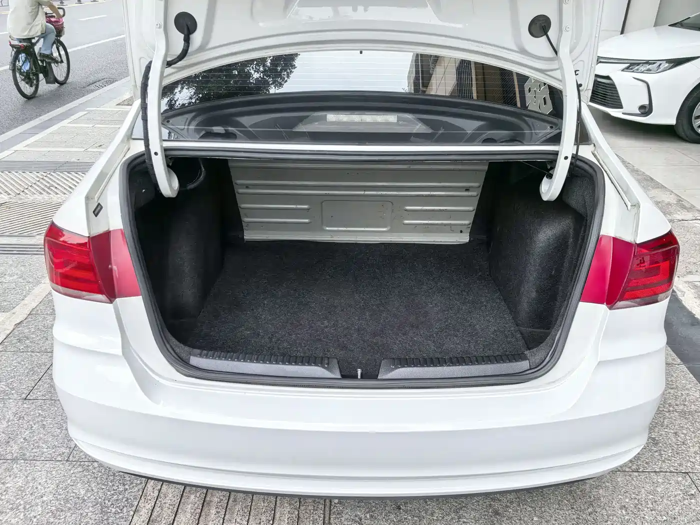 Volkswagen Santana 2016 1.6L Automatic Trend Edition фото 17