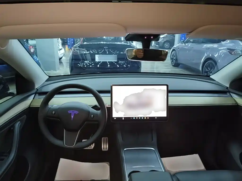 Фото 10 - Tesla Model Y