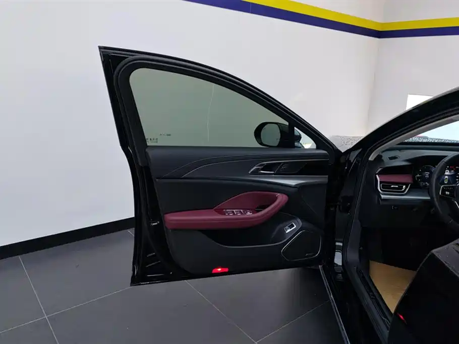 Hongqi H5 2023 2.0T Auto Smart Connect Flag Comfort фото 7