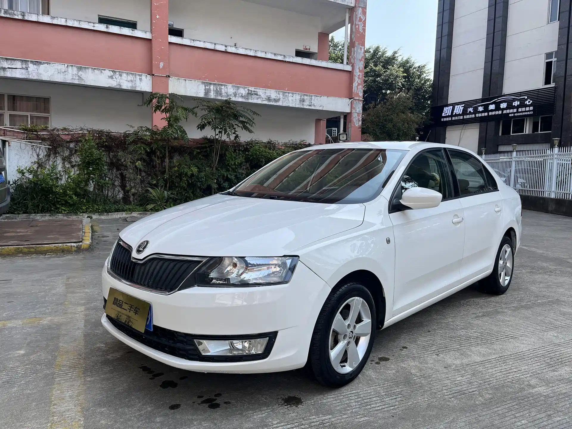 Photo 1 - Škoda Rapid