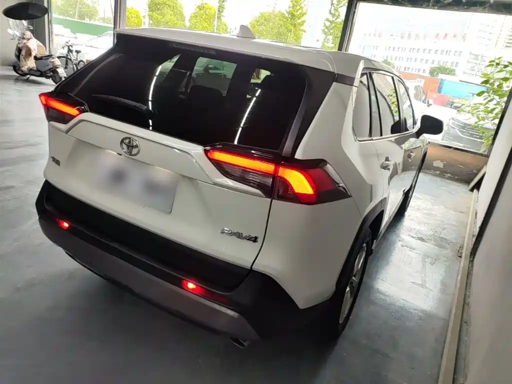 Toyota RAV4 Rongfang 2020 2.0L CVT 2WD Trend Edition фото 7