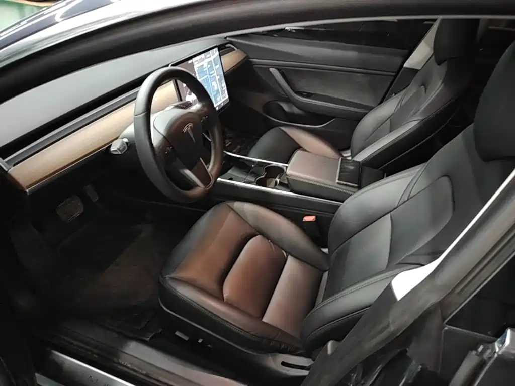 Фото 15 - Tesla Model 3