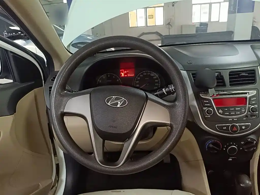 Hyundai Verna 2016 1.4L Automatic Smart GLS фото 11
