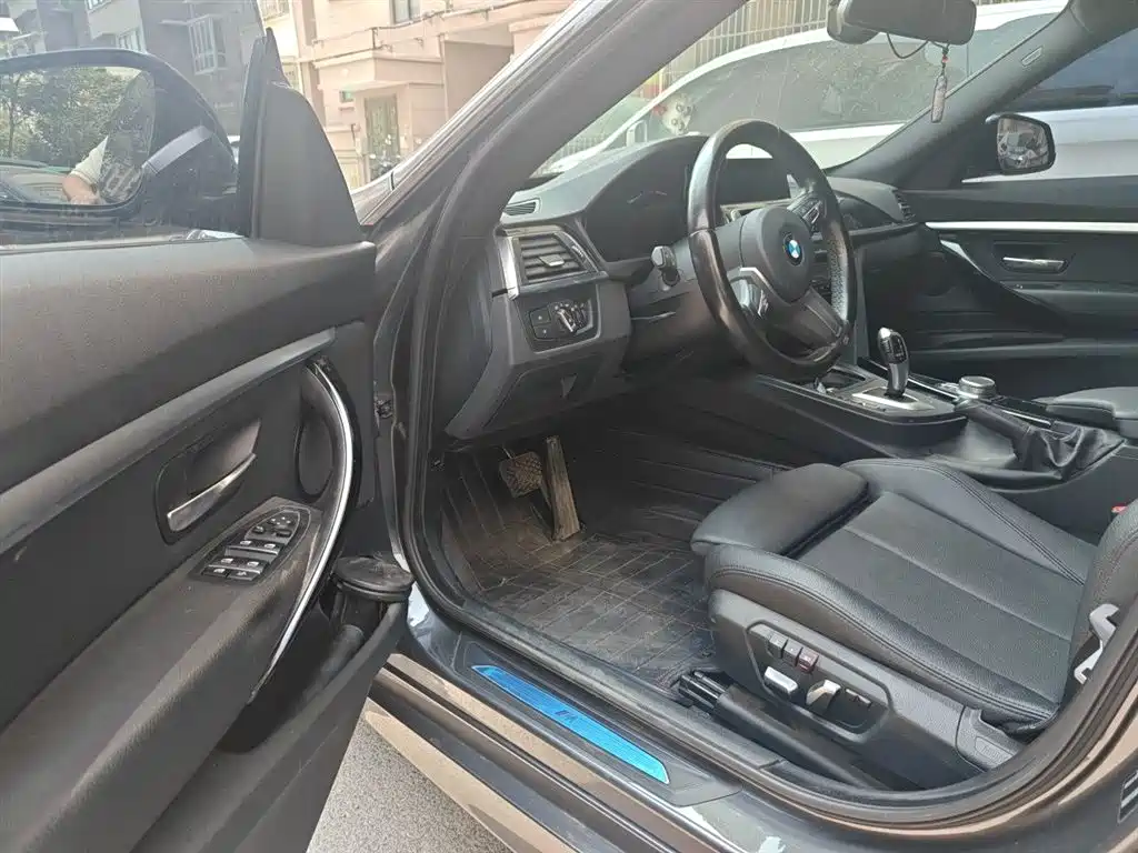 BMW 3 Series GT 2019 320i M Sport Package фото 12