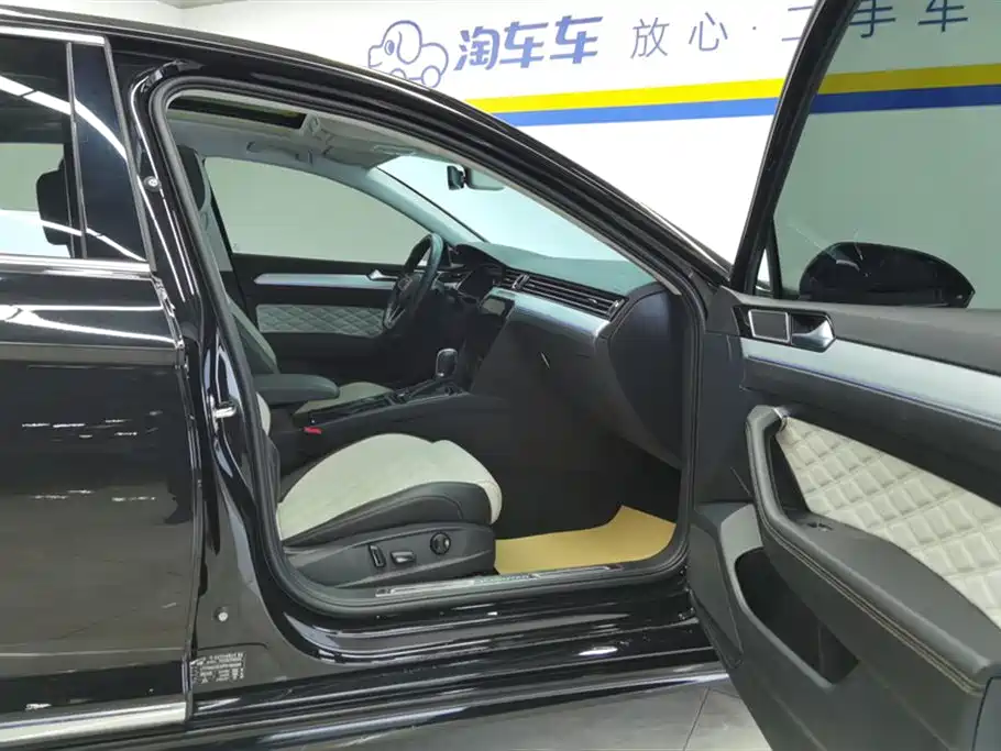 Volkswagen Magotan 2023 Model 2 Million Commemorative Edition 330TSI DSG Luxury фото 8