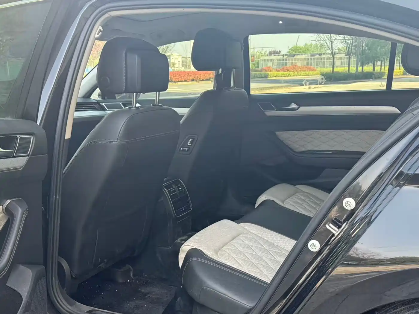 Volkswagen Magotan 2023 Model 2 Million Commemorative Edition 330TSI DSG Luxury фото 5