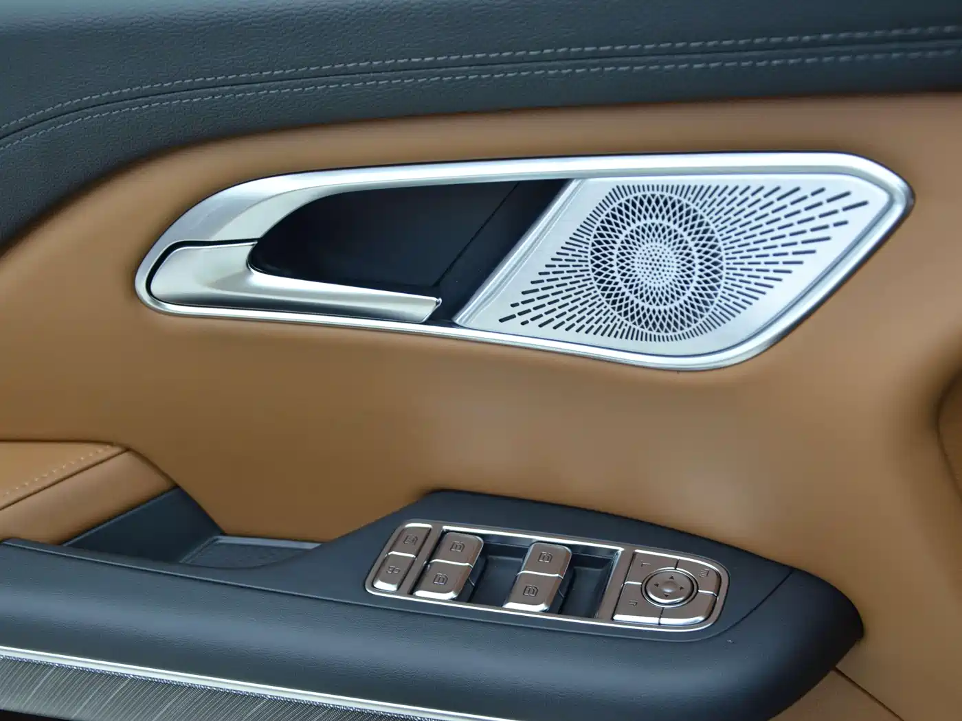 Hongqi HQ9 PHEV 2024 Model 2.0T AWD Business Edition фото 10