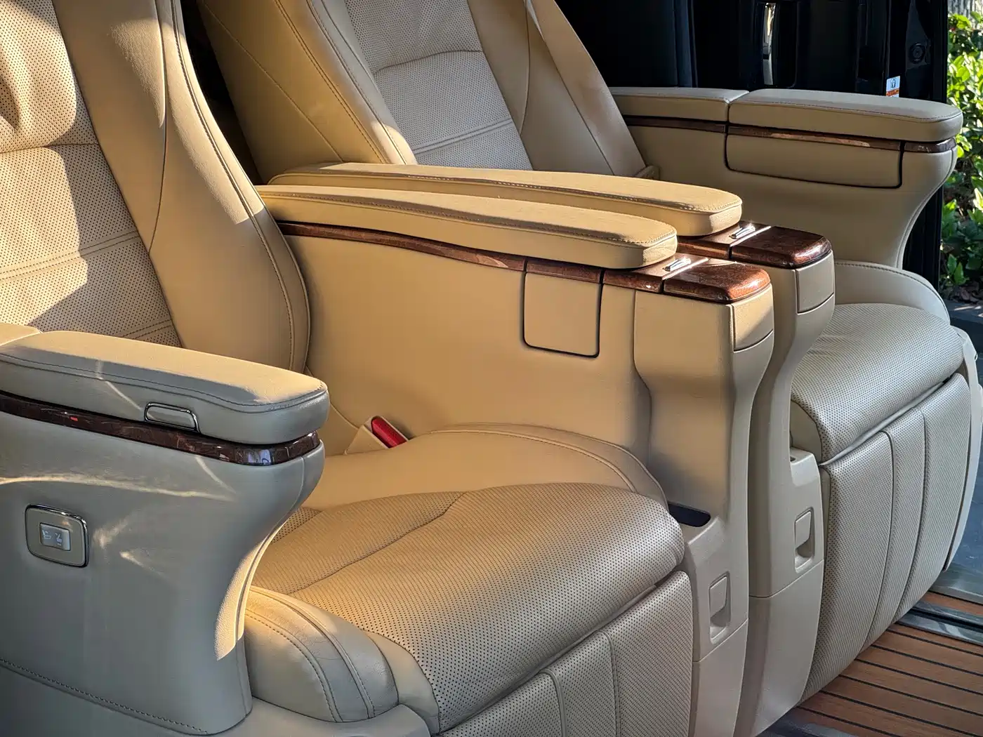 Toyota Alphard 2018 3.5L Premium фото 13
