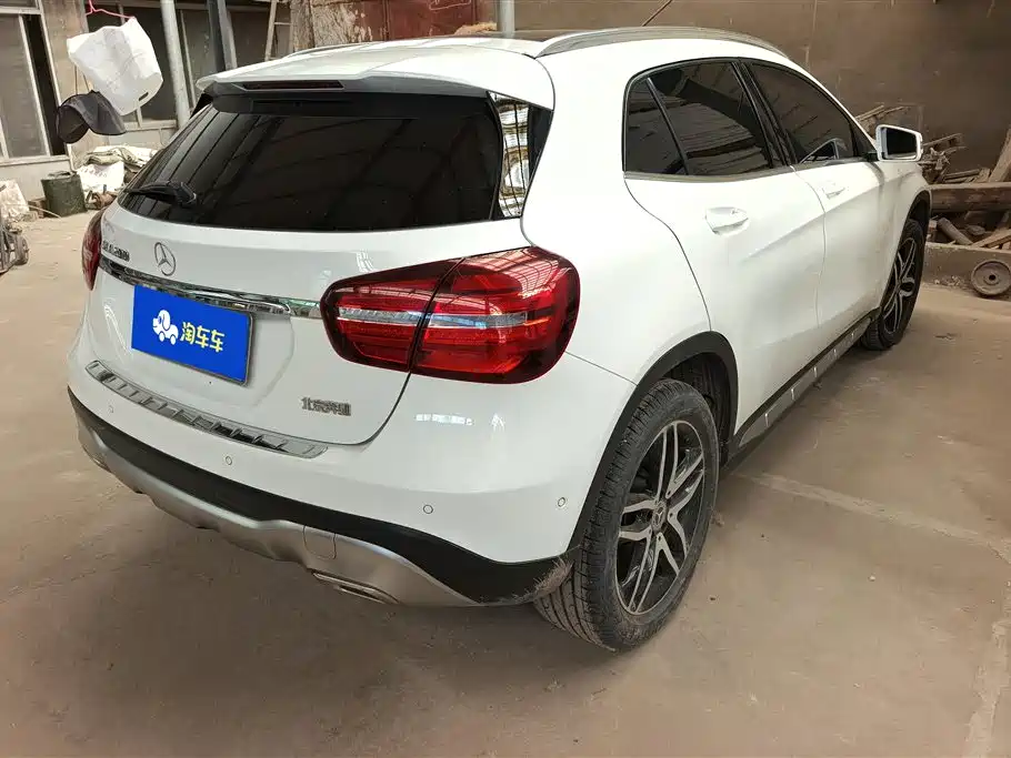 Mercedes-Benz GLA 2017 GLA 200 Fashion фото 3