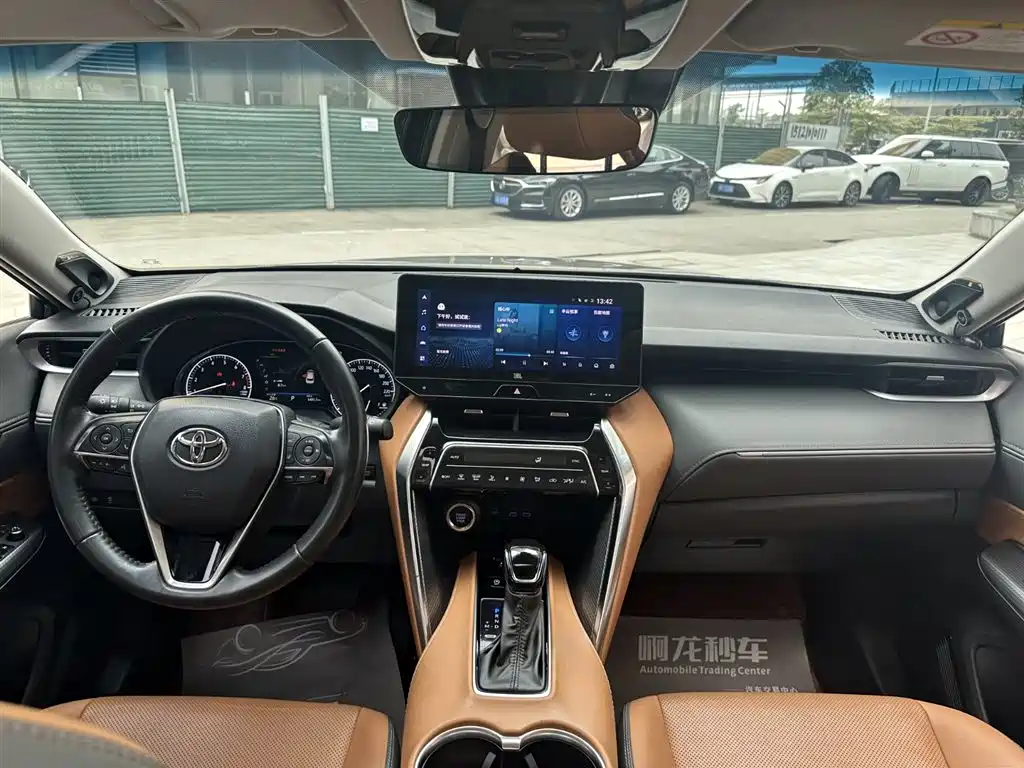 Toyota Venza 2022 2.0L CVT 2WD Premium фото 10