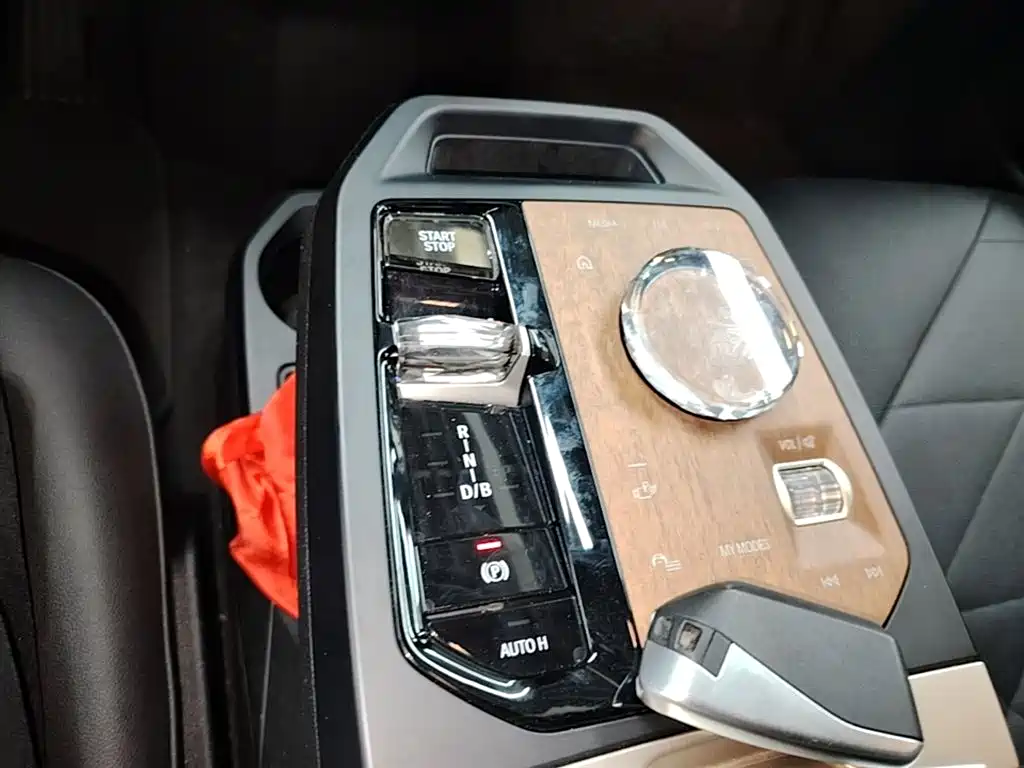 BMW iX 2022 xDrive40 фото 14