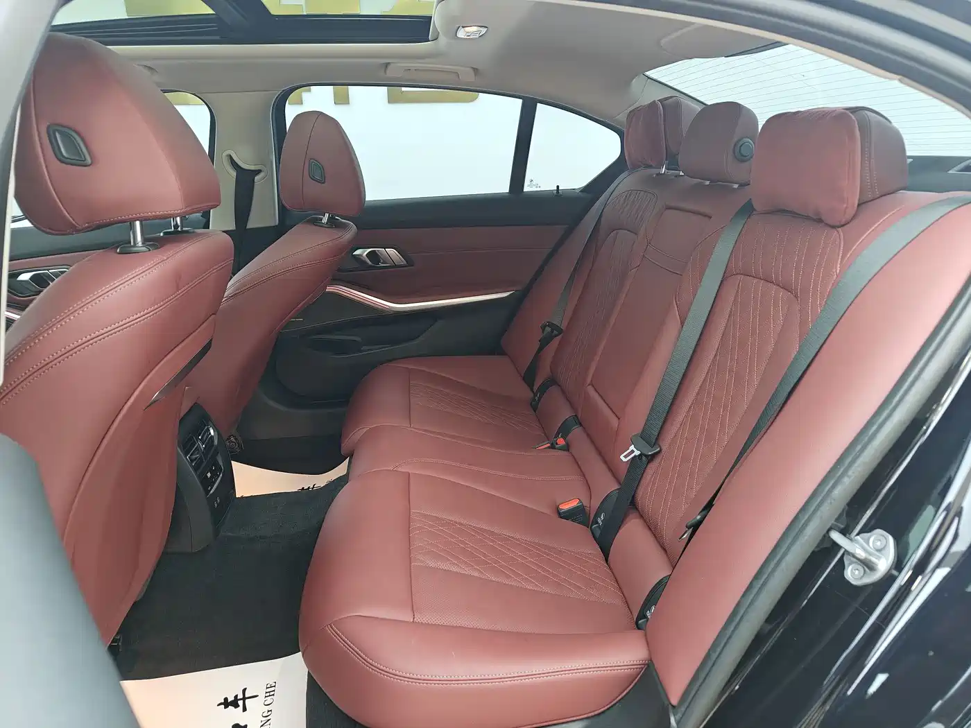 BMW 3 Series 2025 330Li M Sport Night Edition фото 12