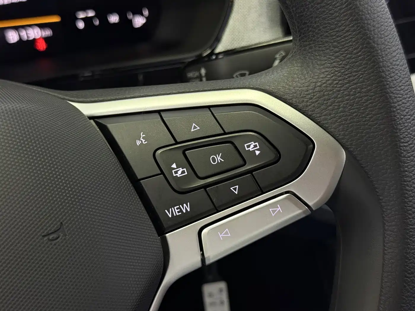 Volkswagen Tharu 2025 Model Rising Star 1.5L Advance Edition фото 14