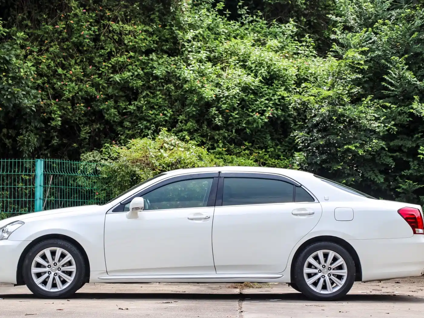 Фото 16 - Toyota Crown