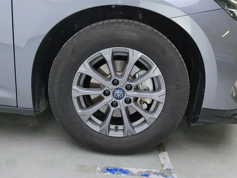 BYD Qin L 2024 DM-i 80KM Leading Edition фото 6