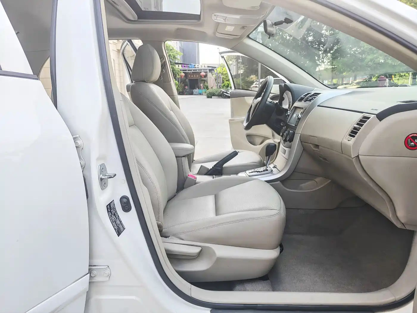 Toyota Corolla 2013 Special Edition 1.6L Automatic Cool GL фото 11