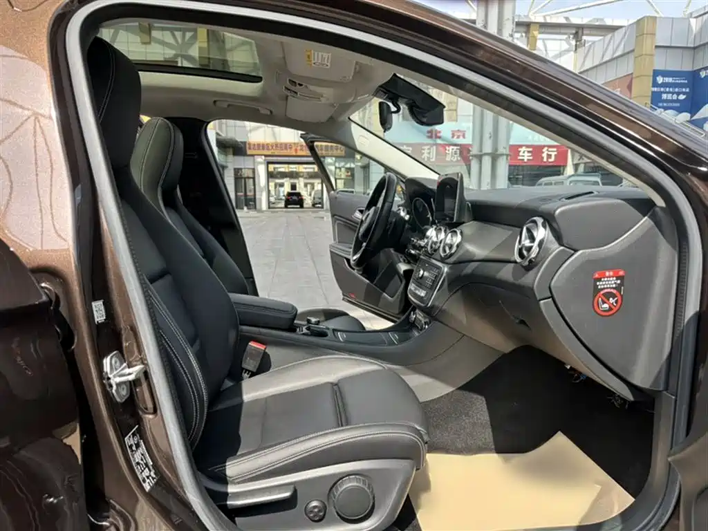Mercedes-Benz GLA 2018 GLA 200 Dynamic фото 24