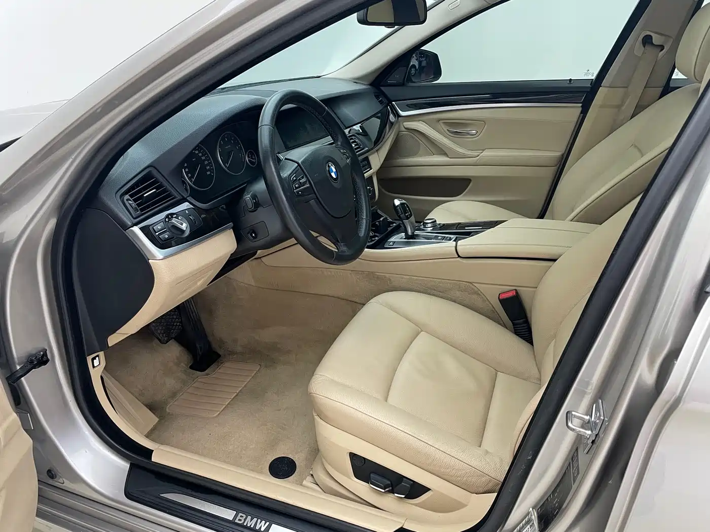 BMW 5 Series 2012 523Li Luxury фото 10