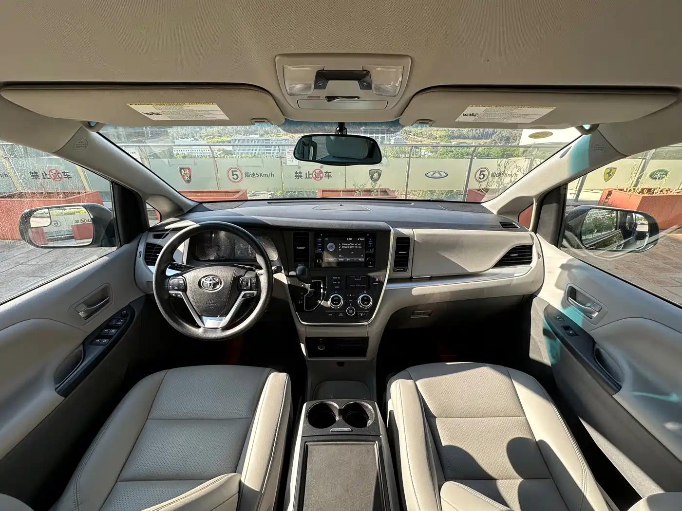 Toyota Sienna 2015 3.5L 4WD L фото 15