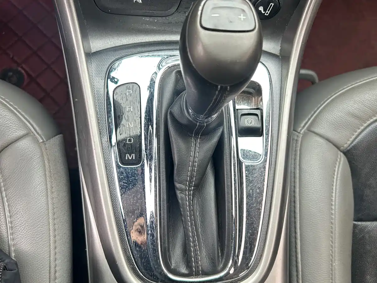 Chevrolet Malibu 2013 2.0L Automatic Luxury Edition фото 12