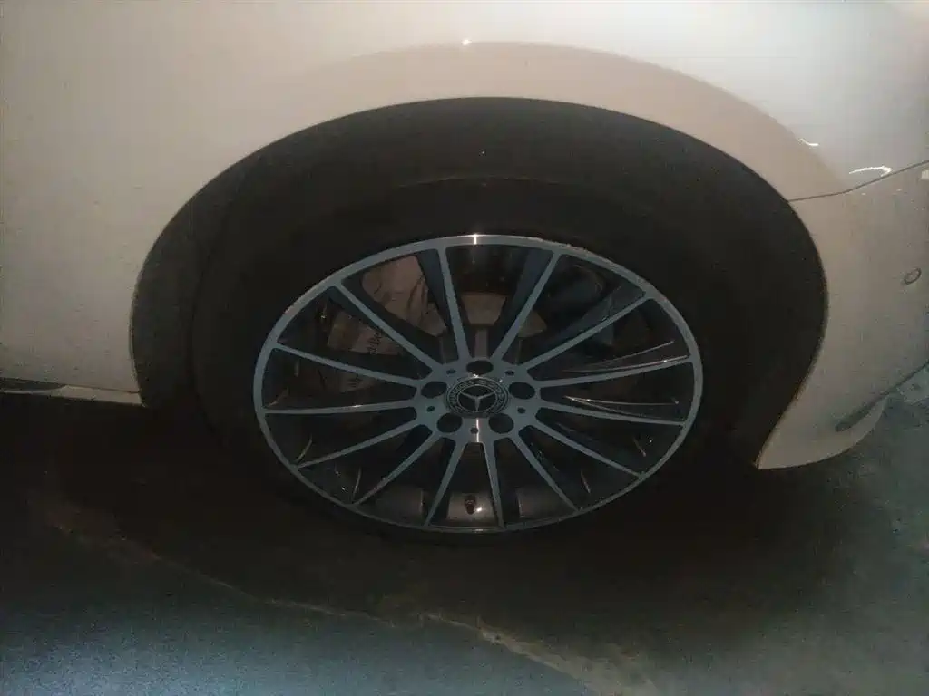 Mercedes-Benz E-Class New Energy 2022 Facelift II E 350 e L Plug-in Hybrid Sedan фото 8
