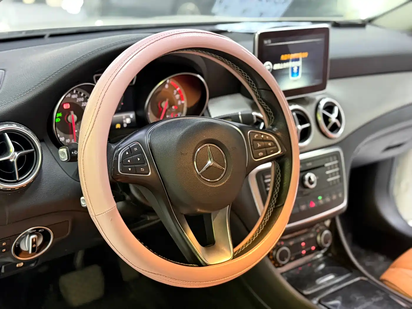 Mercedes-Benz GLA 2016 GLA 220 4MATIC Fashion фото 12
