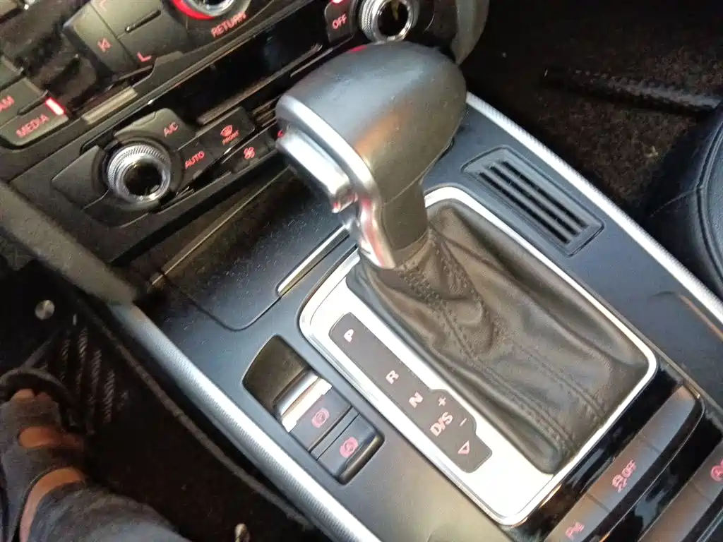 Audi A4L 2015 35 TFSI Auto Standard фото 10