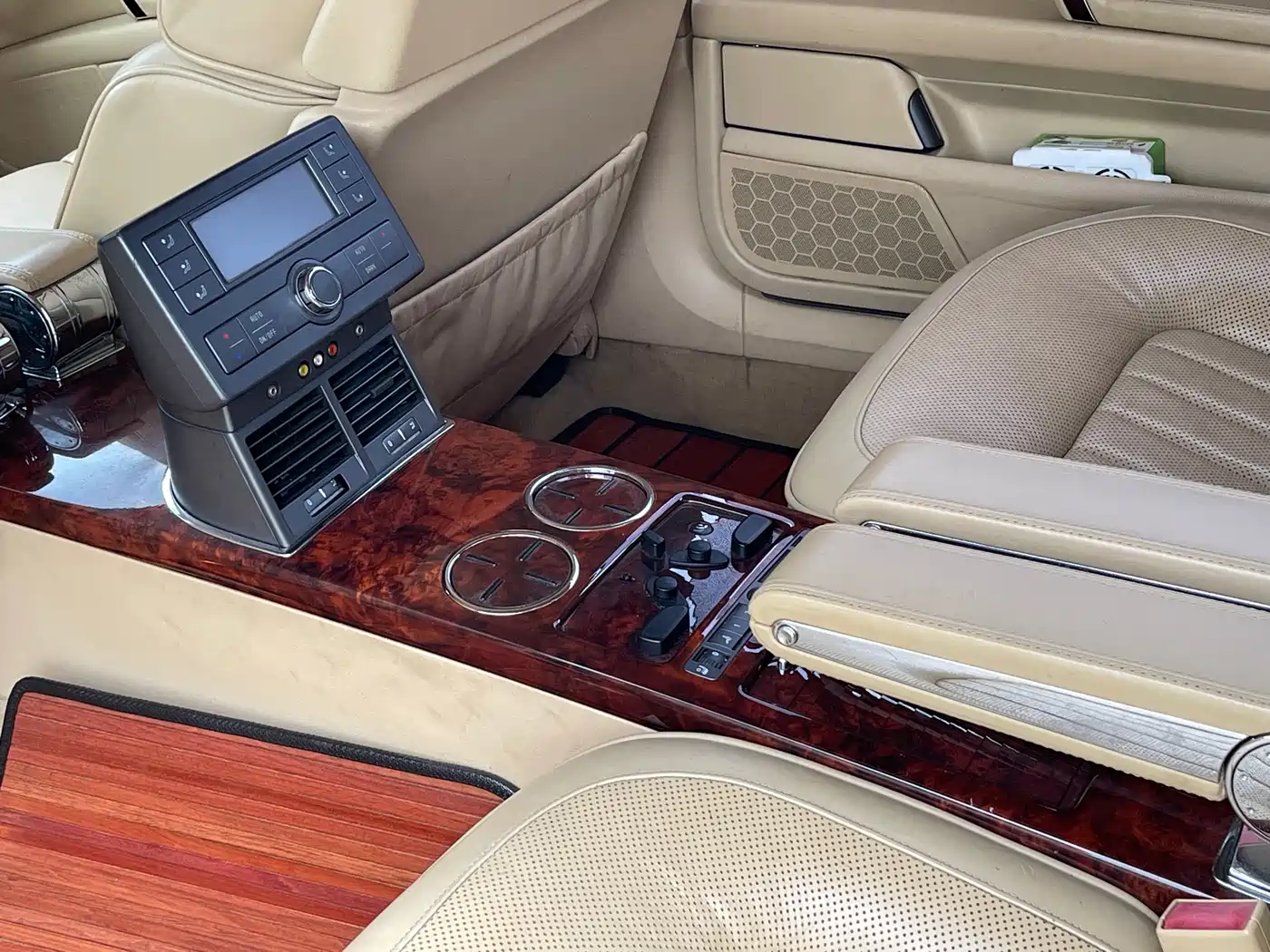 Volkswagen Phaeton 2009 Model 4.2L V8 4-seat Extended Executive Edition фото 10