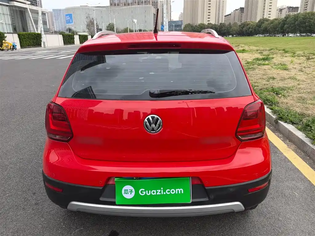 Volkswagen Polo 2014 1.6L Cross Polo Automatic фото 4