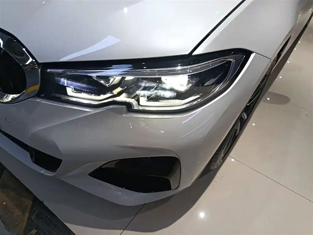 BMW 3-SERIES