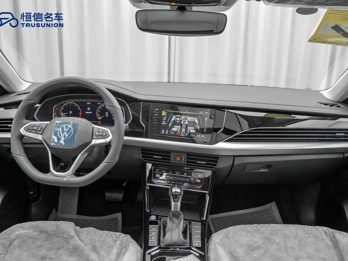 Volkswagen Passat 2026 Outstanding Edition 330TSI Starlight Elite Version фото 12