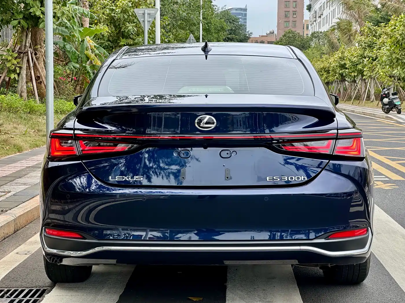 Lexus ES 2025 200 Ultimate Edition фото 8