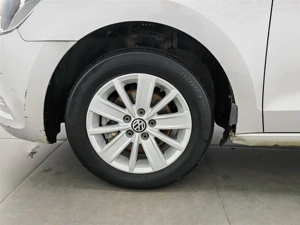 Volkswagen Jetta 2015 1.6L Manual Trend фото 17