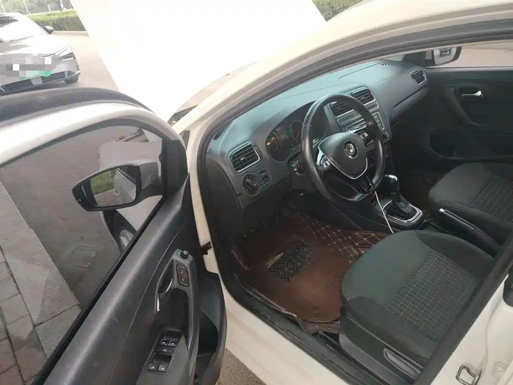 Volkswagen Polo 2016 1.6L Automatic Comfort фото 12