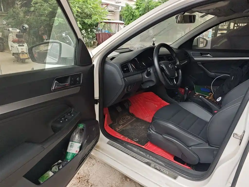 Volkswagen Lavida 2018 Classic 1.5L Manual Comfort China VI фото 17