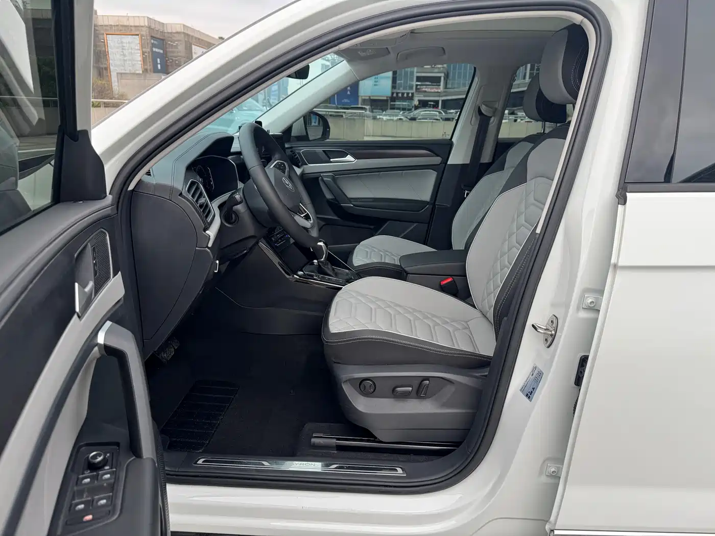 Volkswagen Tayron 2024 330TSI 2WD Luxury Plus Advanced фото 9